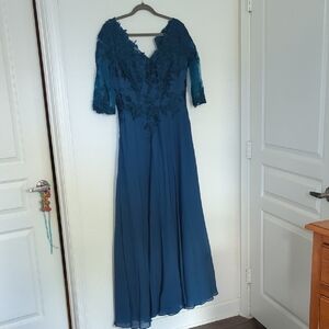 Elegant Blue Evening Gown